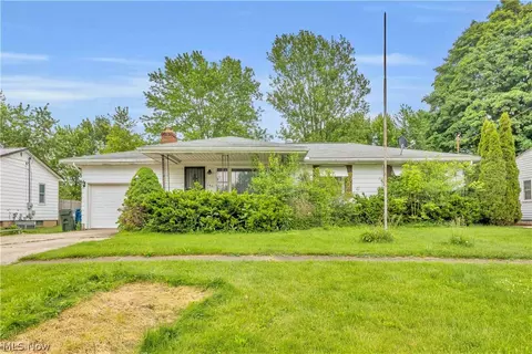 146 East St, Wellington, OH 44090