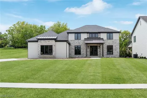 526 Sawgrass Dr, Fairlawn, OH 44333