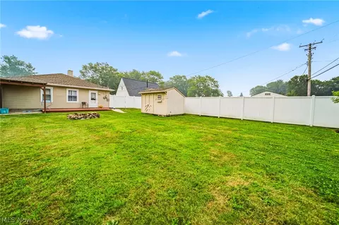 Exterior - 4820 Forest Rd, Mentor, OH 44060 photo 8 of 9