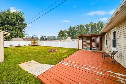 Exterior - 4820 Forest Rd, Mentor, OH 44060 photo 4 of 9