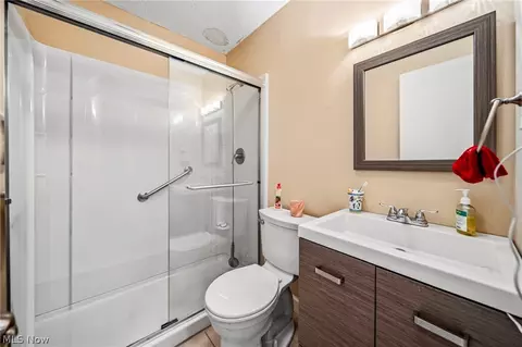 Bath - 4820 Forest Rd, Mentor, OH 44060 photo 1 of 1