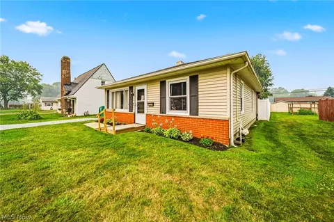 Exterior - 4820 Forest Rd, Mentor, OH 44060 photo 3 of 9