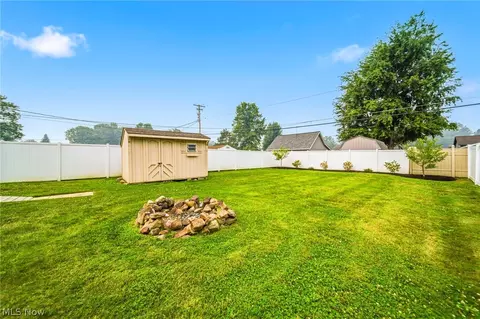 Exterior - 4820 Forest Rd, Mentor, OH 44060 photo 6 of 9
