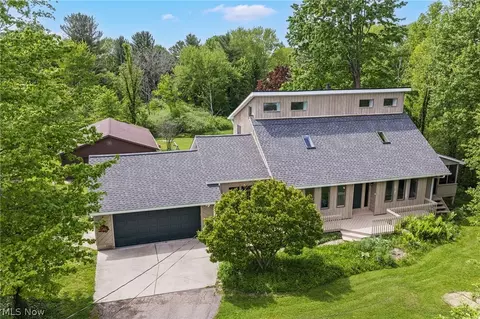 13014 Manor Dr, Chardon, OH 44024