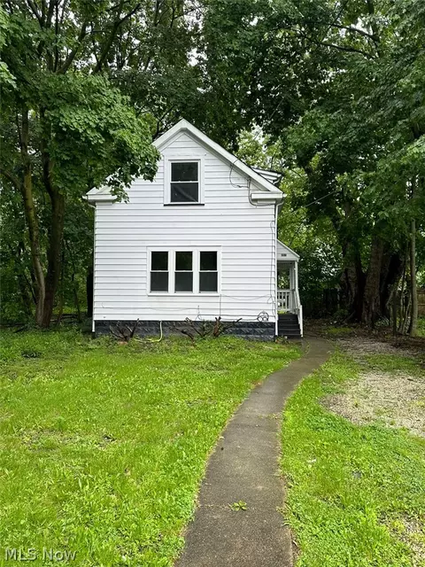 493 Bacon Ave, Akron, OH 44320