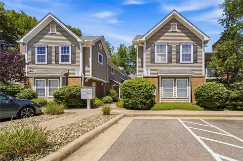 3371 Lenox Vlg #155, Fairlawn, OH 44333