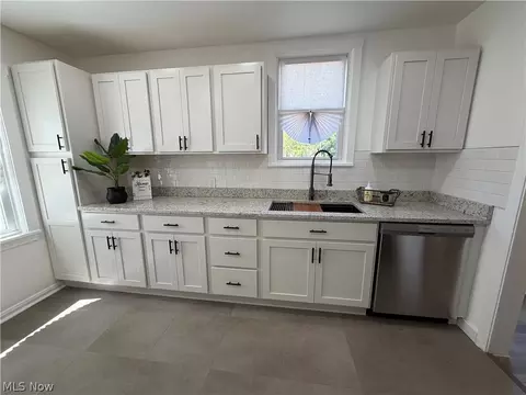 Kitchen - 230 E 211th St, Euclid, OH 44123 photo 4 of 8