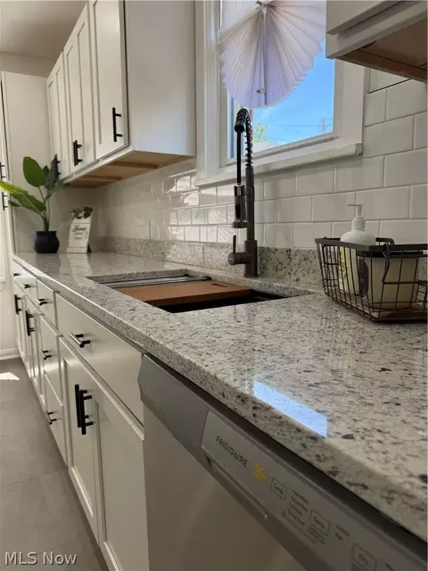 Kitchen - 230 E 211th St, Euclid, OH 44123 photo 1 of 8
