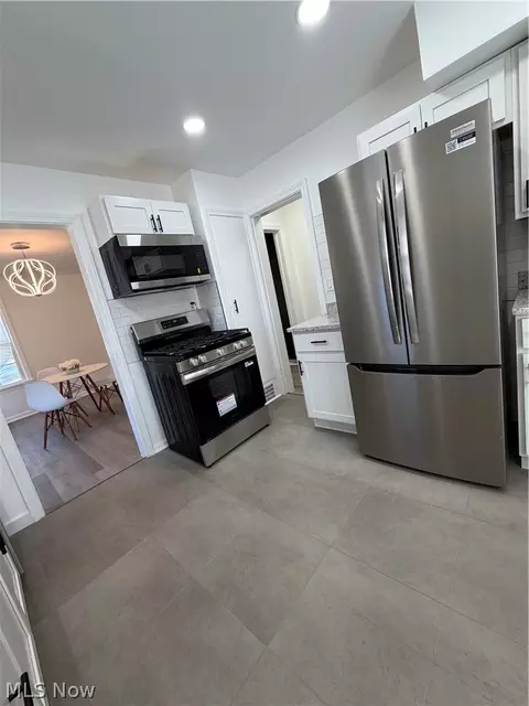 Kitchen - 230 E 211th St, Euclid, OH 44123 photo 6 of 8