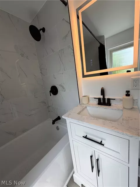 Bath - 230 E 211th St, Euclid, OH 44123 photo 6 of 9