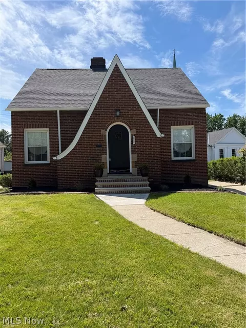 230 E 211th St, Euclid, OH 44123