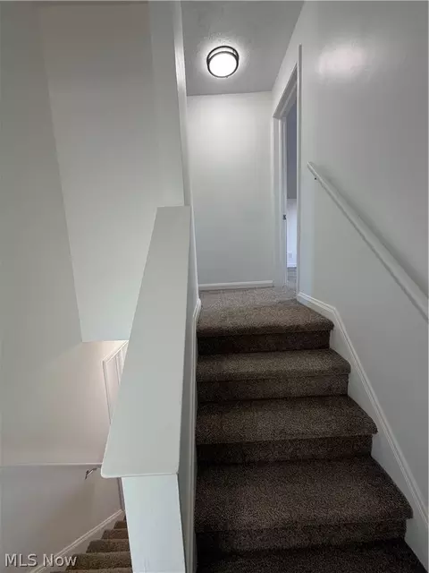 Entry Way - 230 E 211th St, Euclid, OH 44123 photo 5 of 8