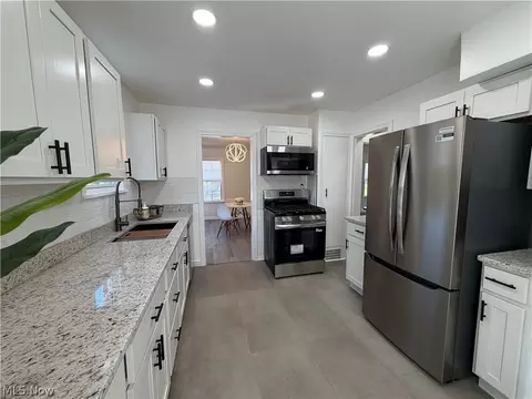 Kitchen - 230 E 211th St, Euclid, OH 44123 photo 5 of 8