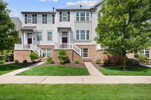 6196 N Pointe Dr, Pepper Pike, OH 44124