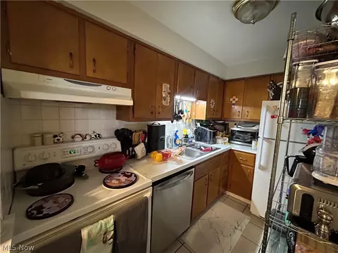 1422 E 264th St, Euclid, OH 44132 photo 4