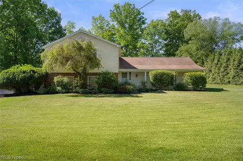 11341 Willow Hill Dr, Chesterland, OH 44026