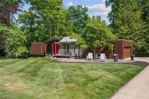 9339 Canterbury Ln, Mentor, OH 44060
