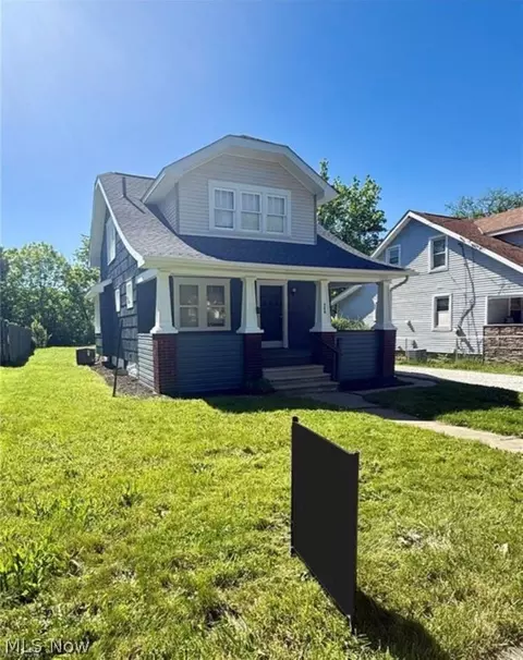 586 Brittain Rd, Akron, OH 44305