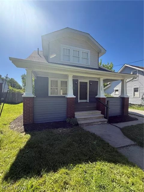 586 Brittain Rd, Akron, OH 44305