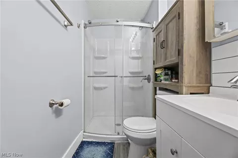 Bath - 761 Carlysle St, Akron, OH 44310 photo 1 of 2