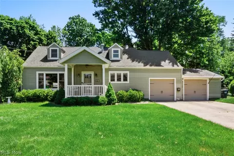 243 9th St NE, Barberton, OH 44203