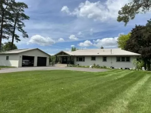 5969 W Shore Dr NW, Canton, OH 44718