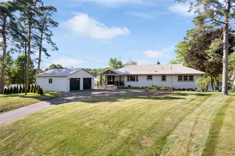 5969 W Shore Dr NW, Canton, OH 44718