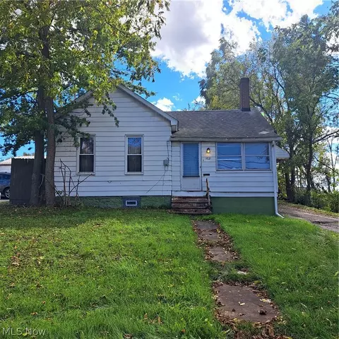 1021 Oak St, Youngstown, OH 44506