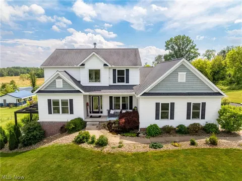3990 Smith Kramer St NE, Hartville, OH 44632