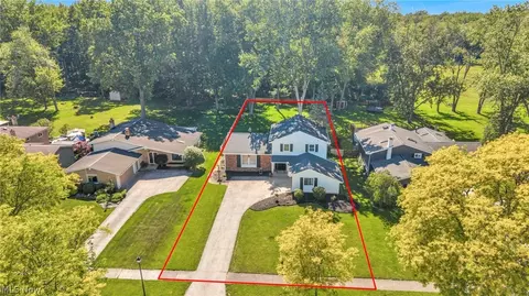 6424 Brighton Dr, North Olmsted, OH 44070