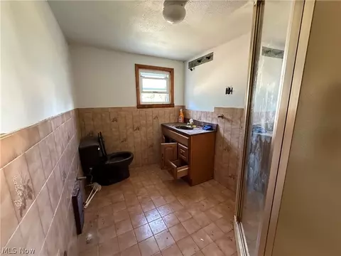 Bath - 155 Webster Ave, Weirton, WV 26062 photo 2 of 2