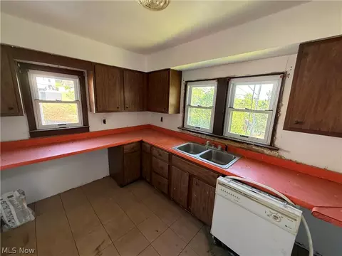 Kitchen - 155 Webster Ave, Weirton, WV 26062 photo 2 of 2