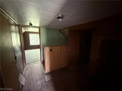 Entry Way - 155 Webster Ave, Weirton, WV 26062 photo 4 of 5