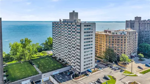 12520 Edgewater Dr #1005, Lakewood, OH 44107