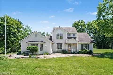 62 Rockaway Dr, Roaming Shores, OH 44085