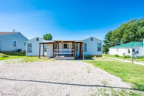 323 Steubenville Rd SE, Carrollton, OH 44615