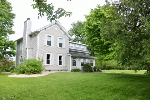 8463 Dewey Rd, Montville, OH 44064