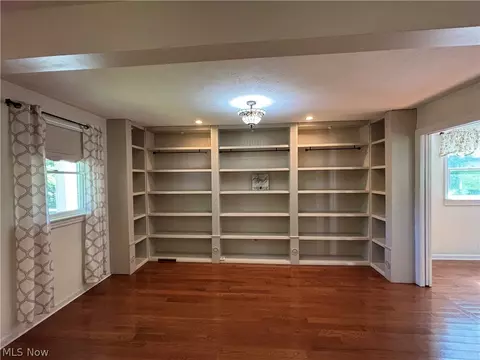 Living - 514 Michael Ln, Zoar, OH 44697 photo 2 of 7