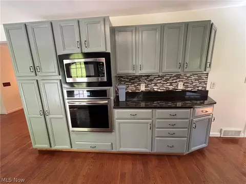 Kitchen - 514 Michael Ln, Zoar, OH 44697 photo 2 of 5