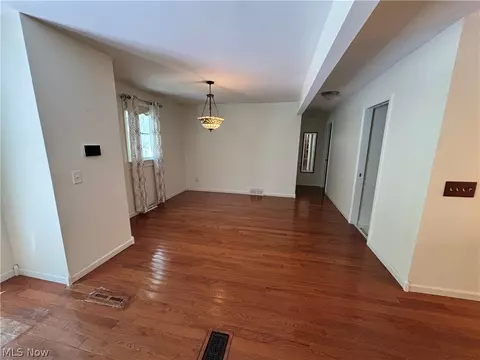 Living - 514 Michael Ln, Zoar, OH 44697 photo 6 of 7