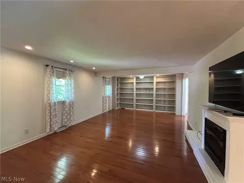 Living - 514 Michael Ln, Zoar, OH 44697 photo 1 of 7