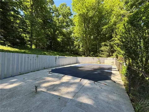 Exterior - 514 Michael Ln, Zoar, OH 44697 photo 7 of 9