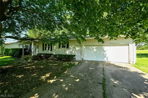 147 Pine St, Creston, OH 44217 photo 2