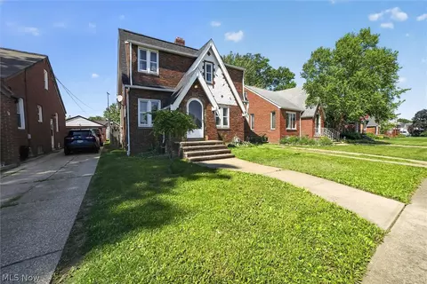2902 Russell Ave, Parma, OH 44134