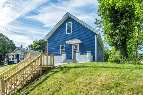 Exterior - 1319 Walnut Rd SE, Massillon, OH 44646 photo 4 of 9