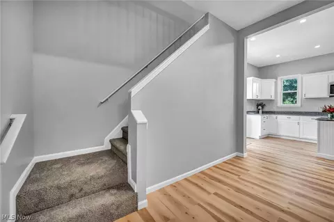 Entry Way - 1319 Walnut Rd SE, Massillon, OH 44646 photo 10 of 12