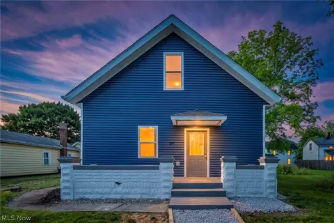 Exterior - 1319 Walnut Rd SE, Massillon, OH 44646 photo 2 of 9