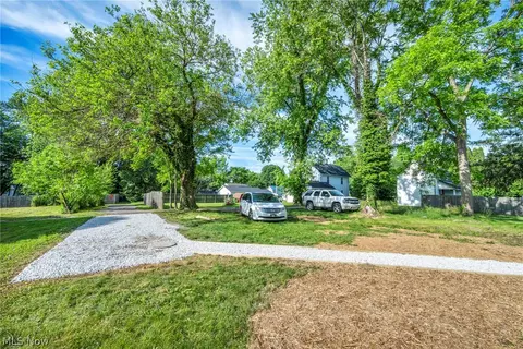 Exterior - 1319 Walnut Rd SE, Massillon, OH 44646 photo 8 of 9