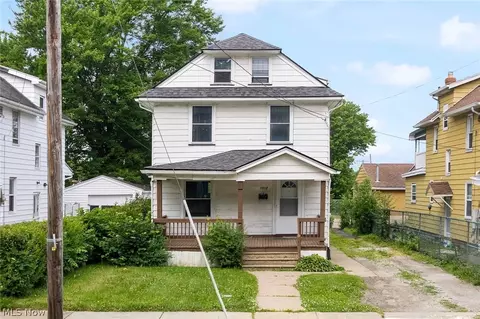 1012 Brown St, Akron, OH 44301
