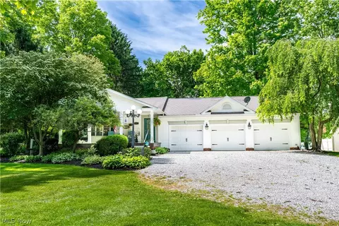 3522 Lovers Ln, Ravenna, OH 44266